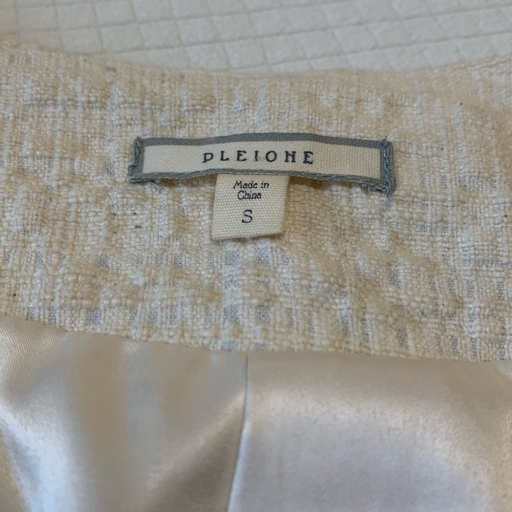 Pleione textured cream colored cropped jacket - Picture 11 of 14